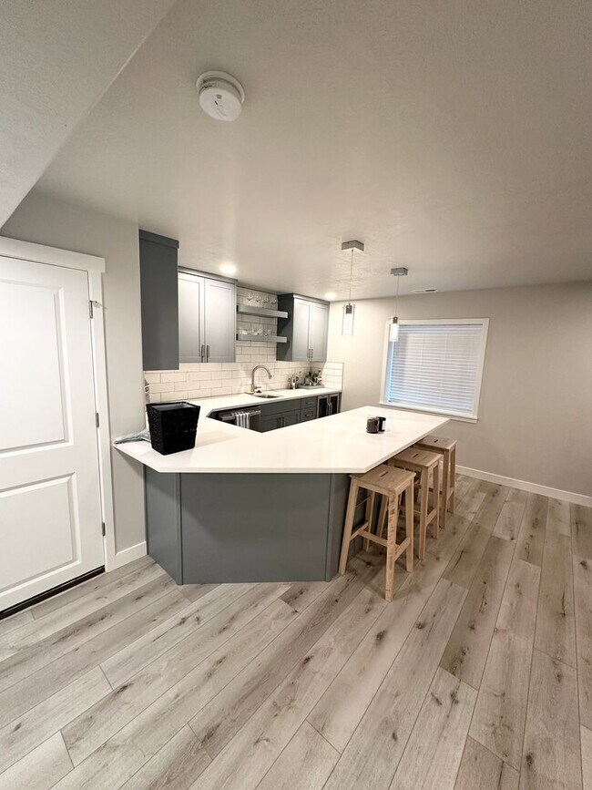 Foto del edificio - 4 bedroom/4 bathroom Home in Bluffdale