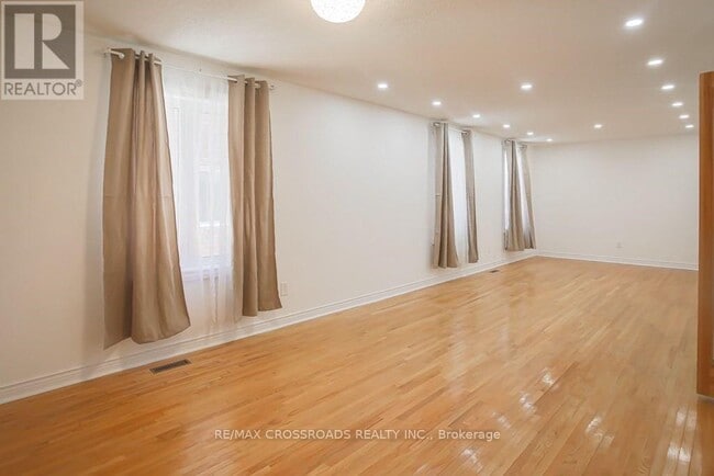 Building Photo - 87 Woodriver St