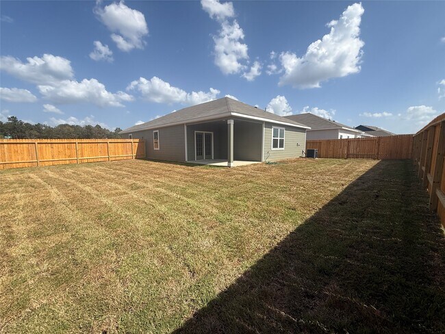Building Photo - 15885 Berry Hl Dr