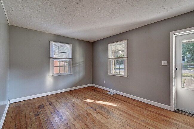 Building Photo - 1104 Myrtle St