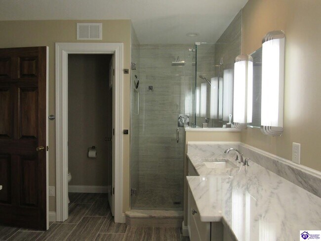 Foto del edificio - 708 Foxfire Rd