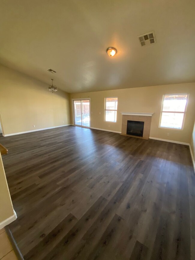 Building Photo - Open concept in Madera Ca