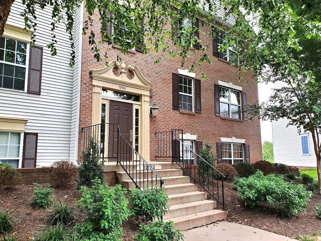 Foto principal - 12100 Greenway Ct