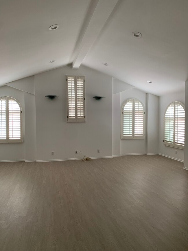 Bedroom - 741 W Sycamore Ave