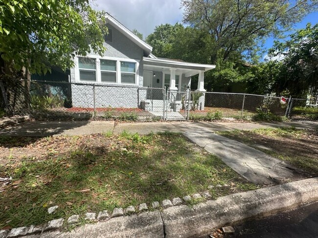 Foto del edificio - **Move in Ready** 3/2 Single Family home