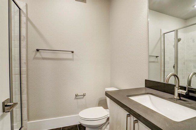 Foto del edificio - 2401 Crawford St