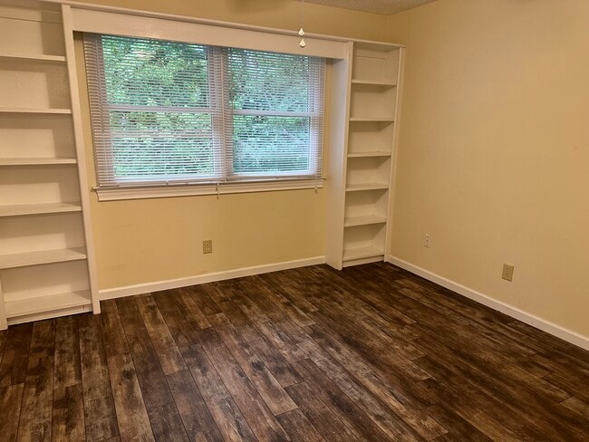 Foto del edificio - 104 Meadow Park Ln