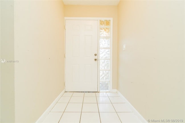 Foto del edificio - 620 NW 214th St