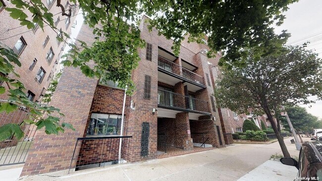 Foto del edificio - 110-19 72nd Rd