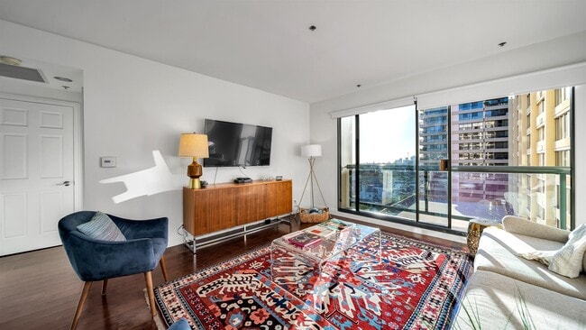 Living Room - 10724 Wilshire Blvd