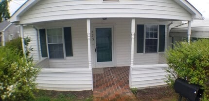 Building Photo - 123 Lilly St