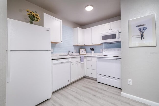 Building Photo - 4320 SW 74th Terrace