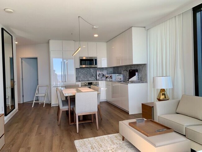 Foto del edificio - A'ali'i: 2 Bed, 2 Bath Condo w/ 2 Parking - Fully Furnished, Brand New Kakaako