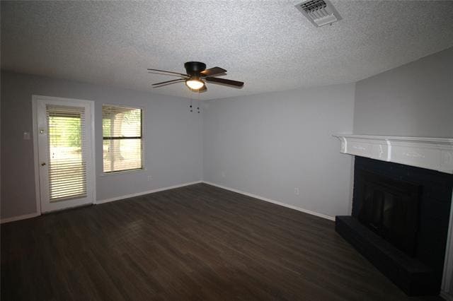 Foto del edificio - 4744 Meadow Trail Dr