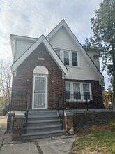 Building Photo - 8833 Pinehurst St