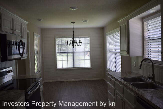 Building Photo - 3 br, 2 bath House - 700 Cedar Lane