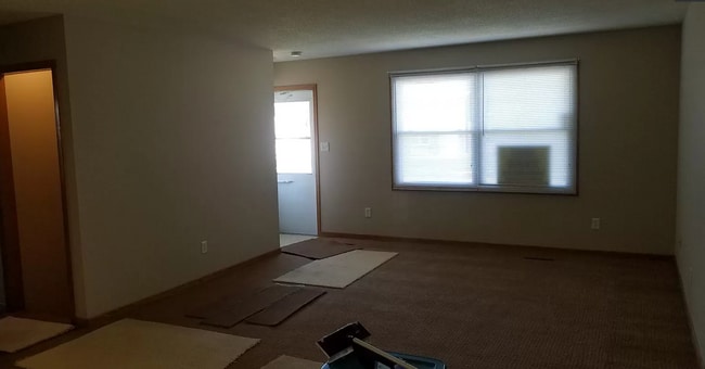 living room - 2324 Crescent Dr
