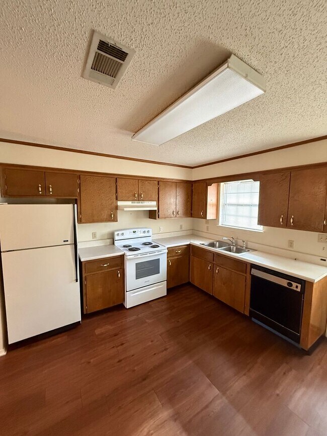 Building Photo - 312 E H Pl