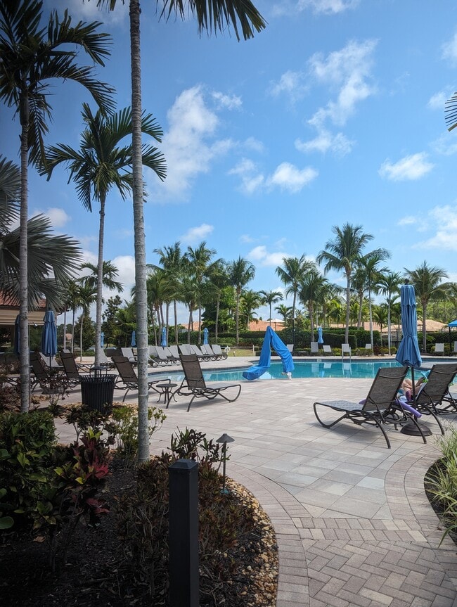 Piscina de la casa club - 9469 Isla Bella Cir