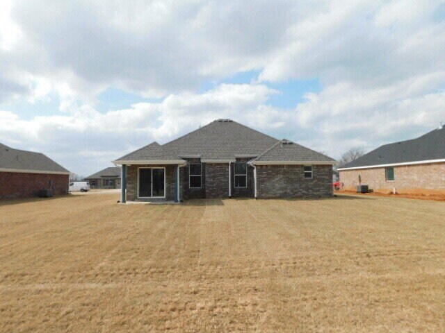 Building Photo - Stunning Home - Three Bedroom Two Bath. Now $1,799 a month!  To schedule your own showing: 479-34...