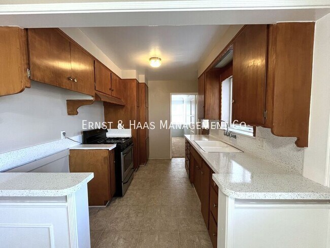 Foto del edificio - 5889 Rose Ave