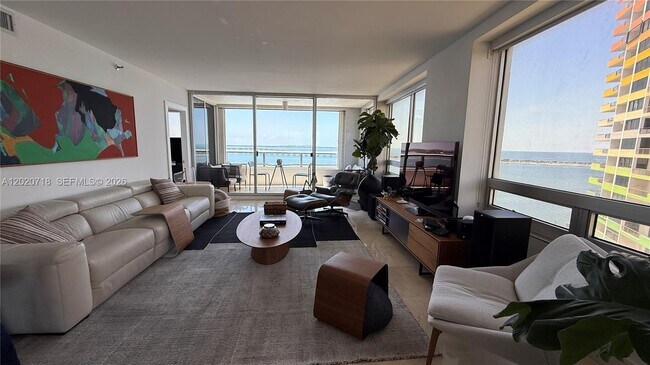 Building Photo - 1541 Brickell Ave