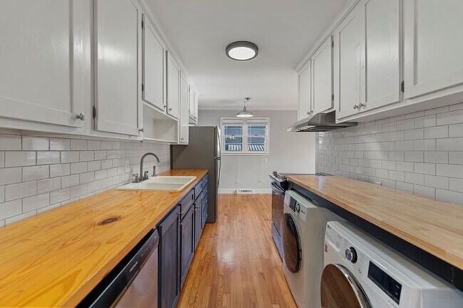 Building Photo - Cozy 3 BR Ranch with Huge Fenced In Backyard!