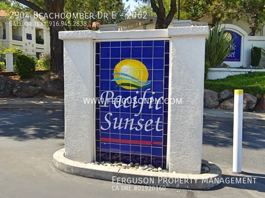 Primary Photo - Well Maintained Upper Level Condo in Rockl...