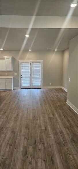 Foto del edificio - 310 W Kinniburgh Dr