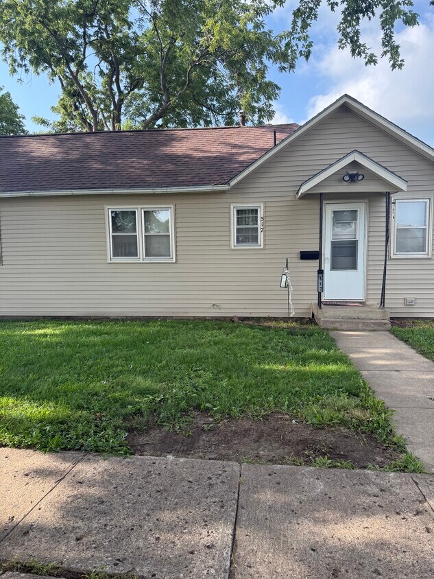 front - 517 7th St SW