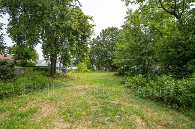 Building Photo - 3295 W 46th St