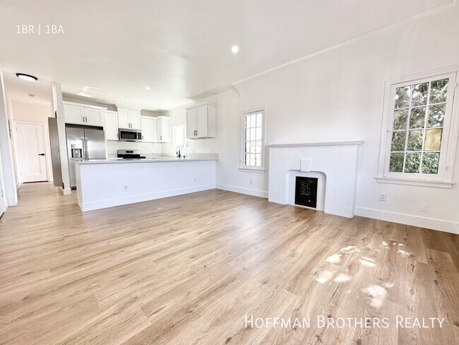 Building Photo - 2837 S Bronson Ave