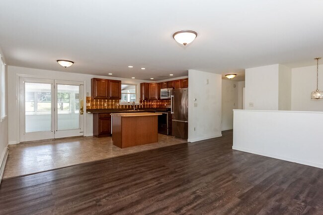 Building Photo - 35 Dogwood Dr
