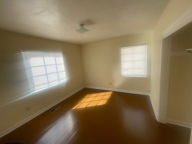 Building Photo - 852 Reaves St