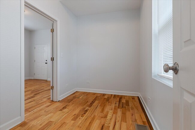 Foto del edificio - 1234 W 49th Pl