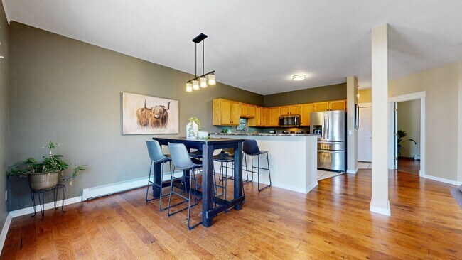 Building Photo - Beautiful Townhome-Fort Collins