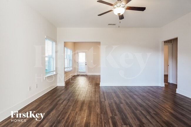 Foto del edificio - 2807 Village Ln