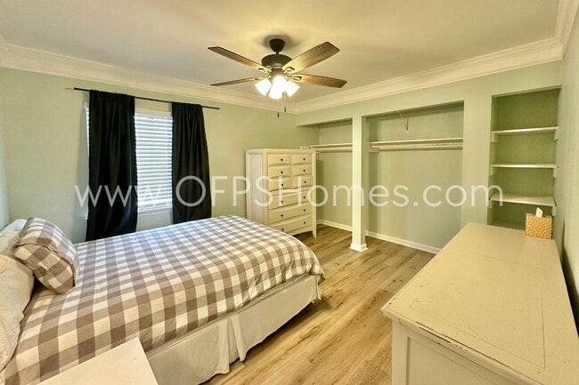 Foto del edificio - 308 Miracle Strip Pkwy SW