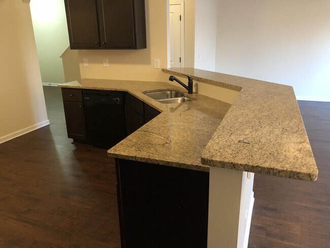 Foto del edificio - 317 Clover Brook Dr