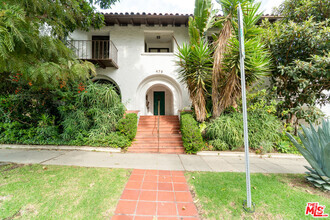 Building Photo - 476 Landfair Ave