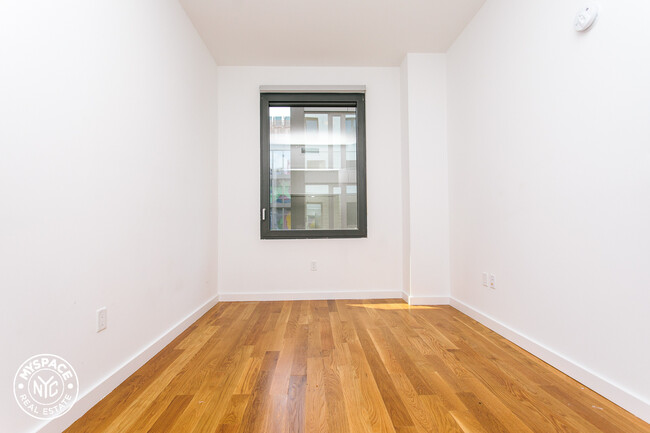Building Photo - 54 Noll St