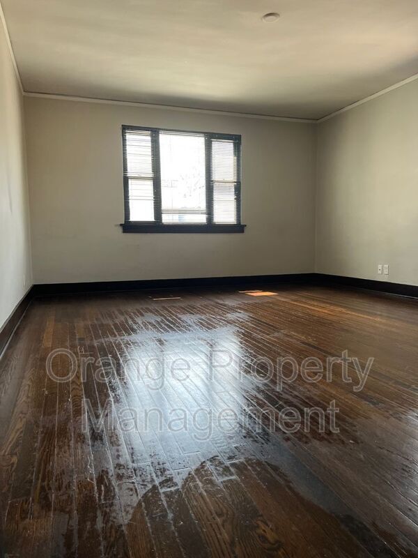 Foto del edificio - 3306 Burt St