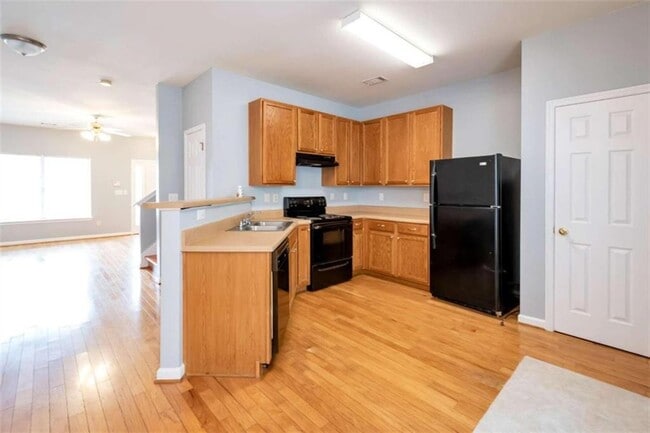 Building Photo - 267 Brookview Dr