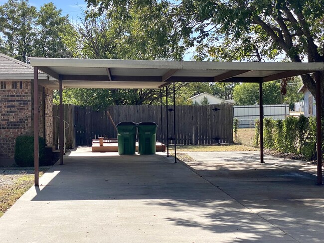 Double Carport - 503 E Alameda St