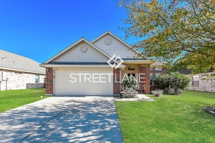 Primary Photo - Charming 5 Bedroom in Deer Park!