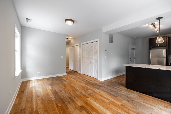 Building Photo - 2207 W Eastwood Ave