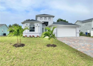 Building Photo - 8357 Tahiti Rd