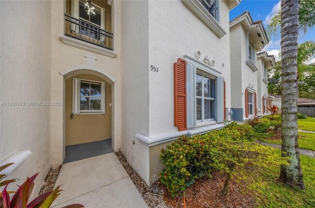 Foto del edificio - 951 NE 42nd Terrace