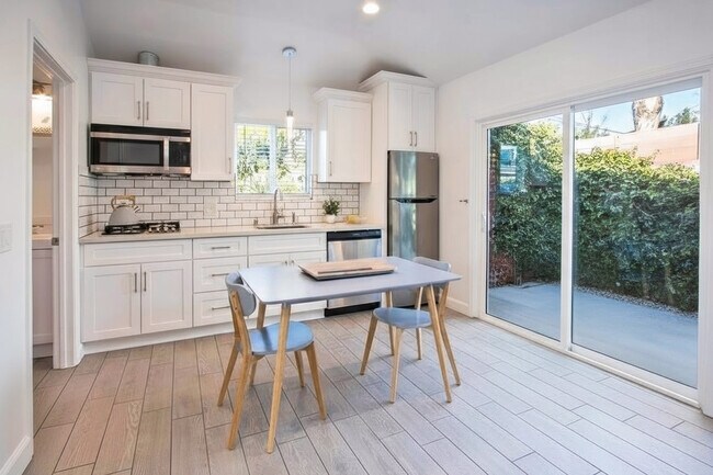 Foto del edificio - 5838 Beckford Ave