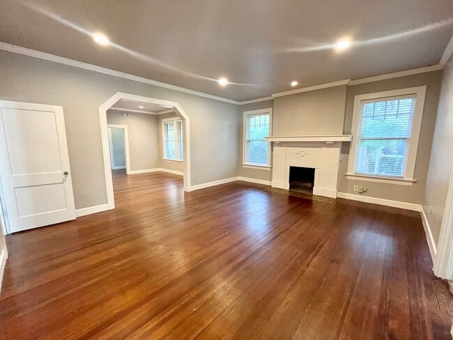 Building Photo - 4bed/2bath corner lot house in Hyde Park